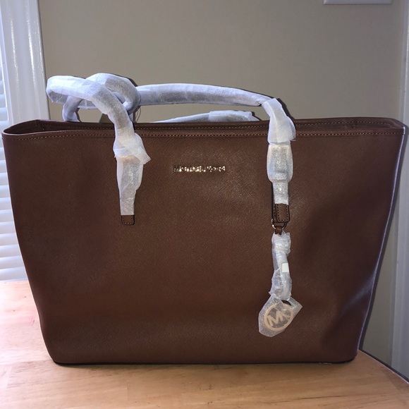 Michael Kors Handbags - AUTHENTIC NEW Michael Kors Jet Set Travel Bag